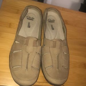 Clarks flats like new